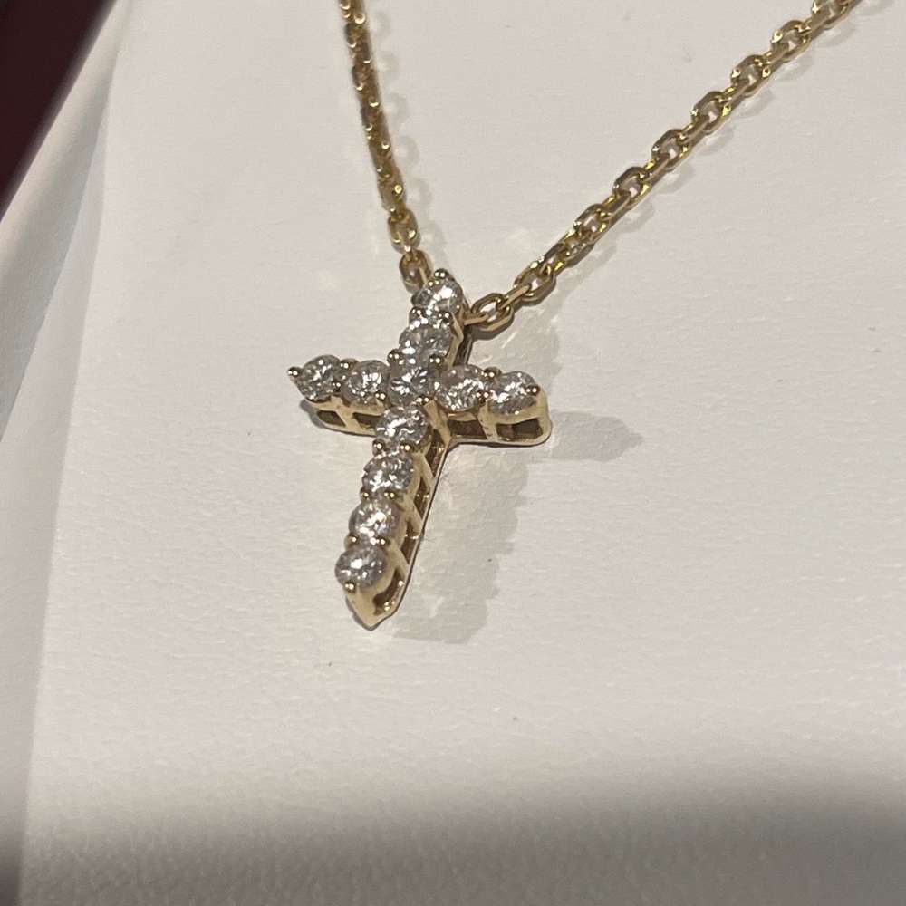 Fine jewelry 14k gold with diamonds 💎 with.30  11diamonds Y/ Gold 16” or 18”long